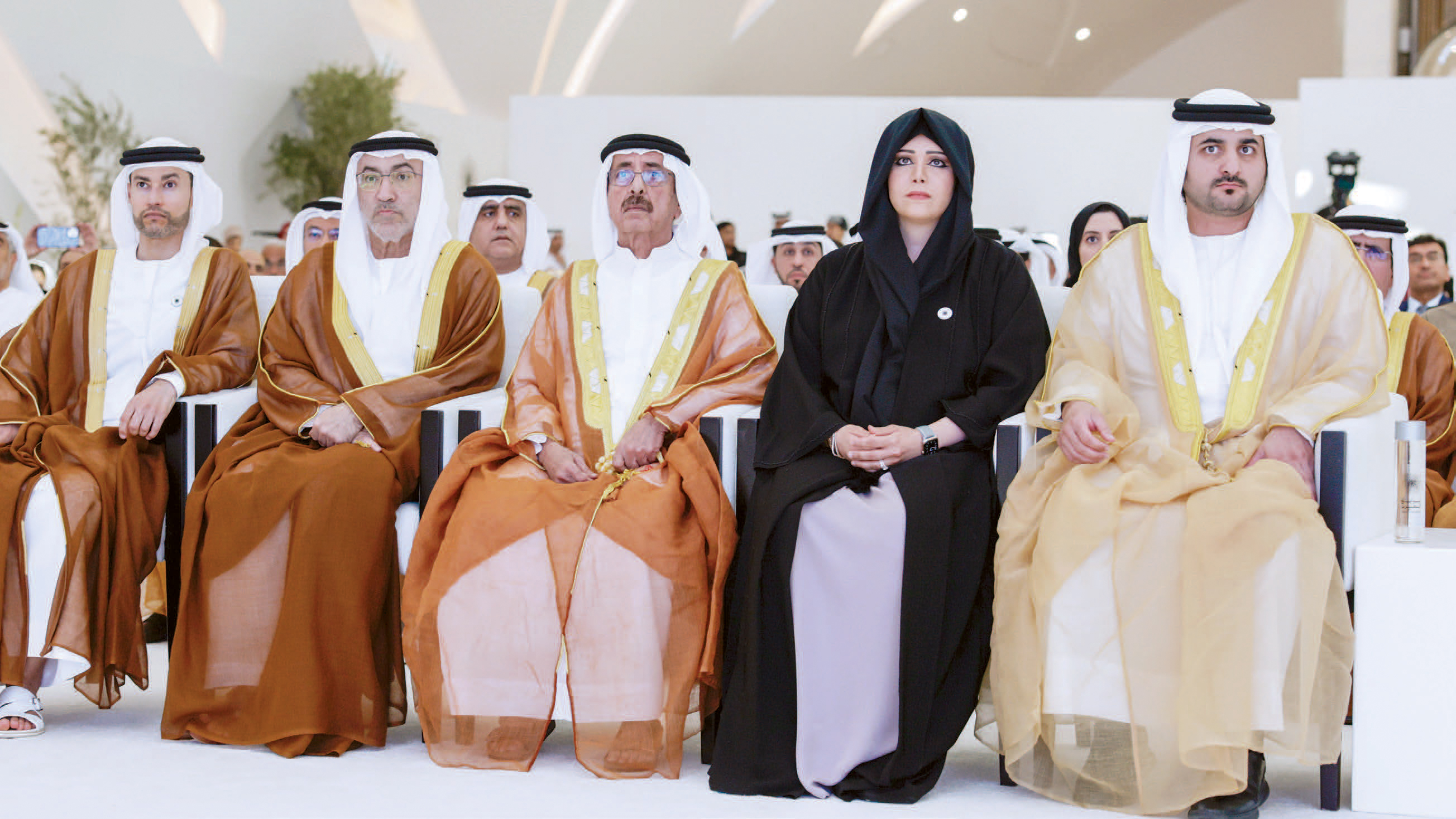 "مكتوم بن محمد وحشر آل مكتوم ولطيفة بنت محمد وعبدالرحمن العويس ومحمد الحسيني وعصام الحميدان"