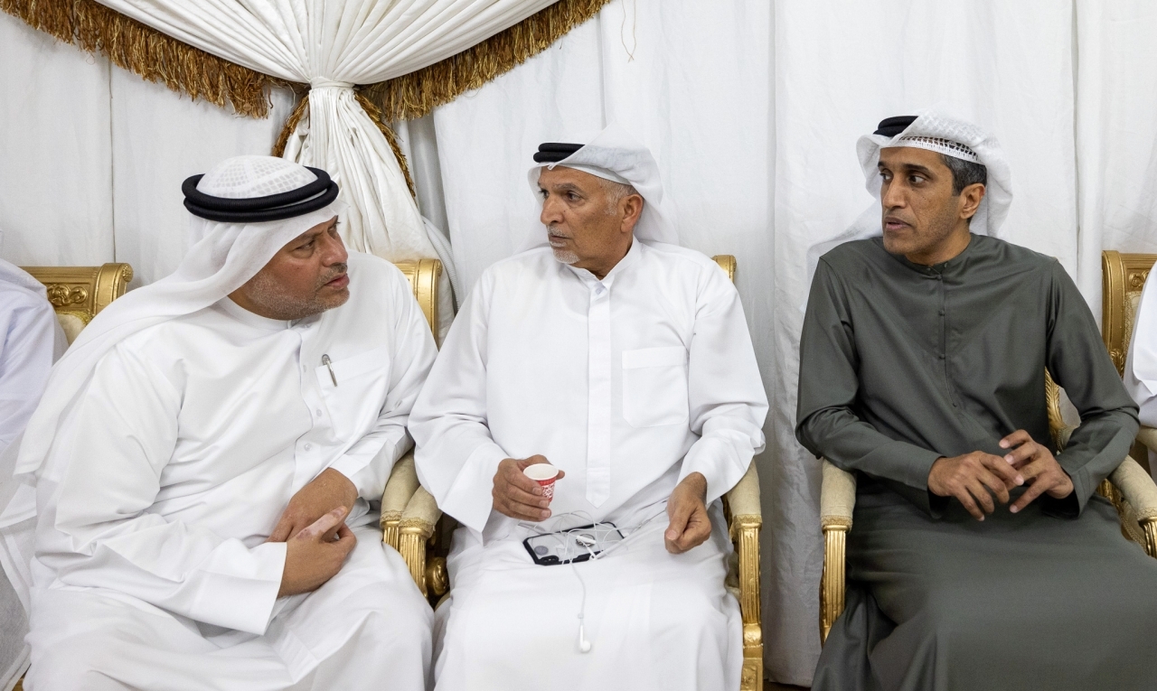 "عبدالله البسطي ومحمد سيف المري يعزيان إبراهيم الحساوي"