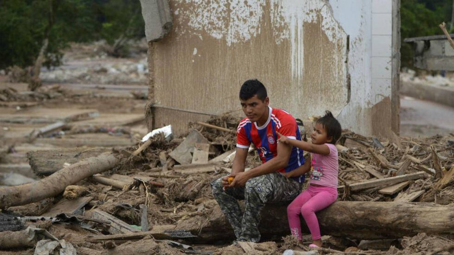 مقتل 17 شخصاً وإصابة العشرات في انهيار طيني في كولومبيا