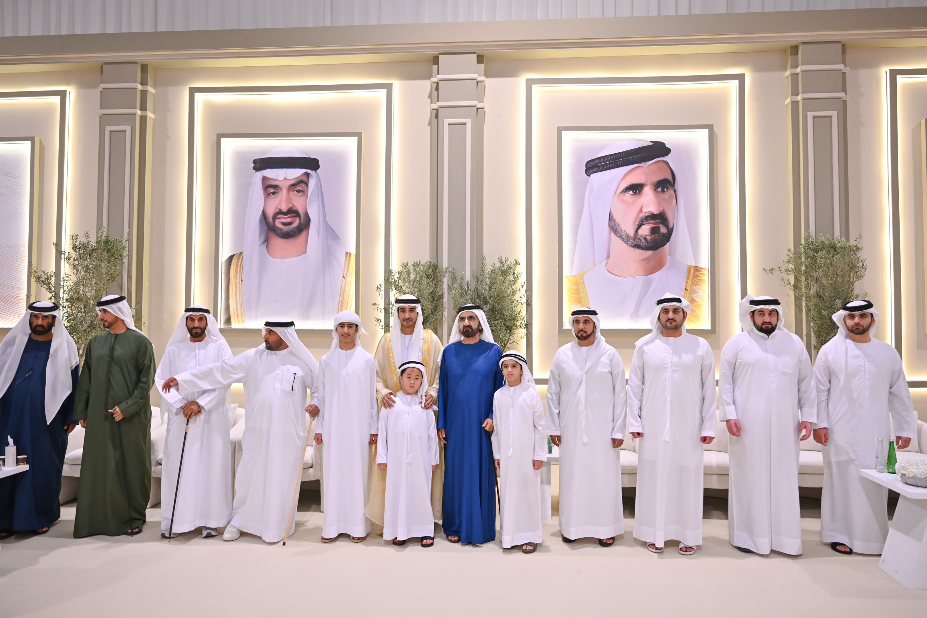 "محمد بن راشد ومكتوم وأحمد ومنصور بن محمد وسلطان السبوسي والعريس"