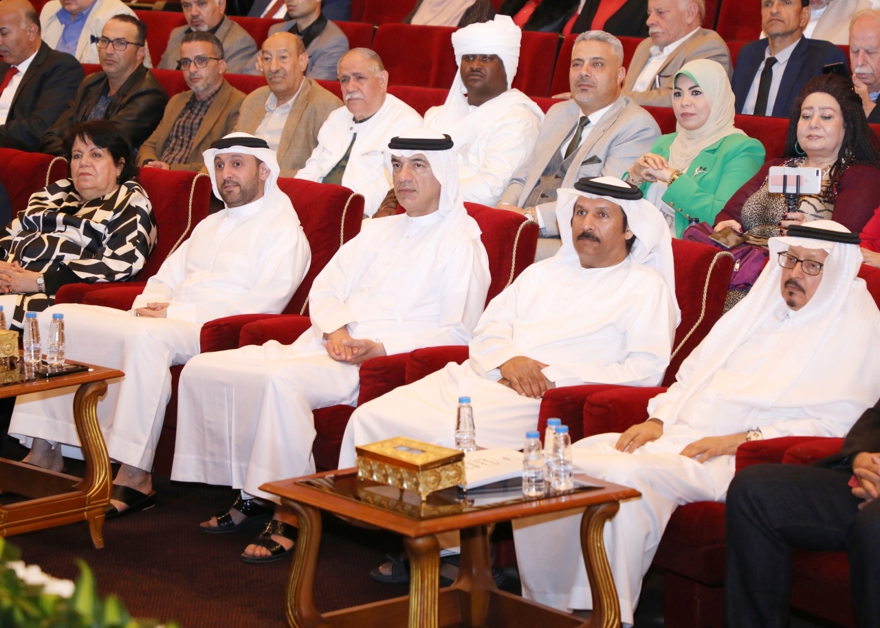 قصائد تتصفح دفاتر الأيام في «الشعر العربي»