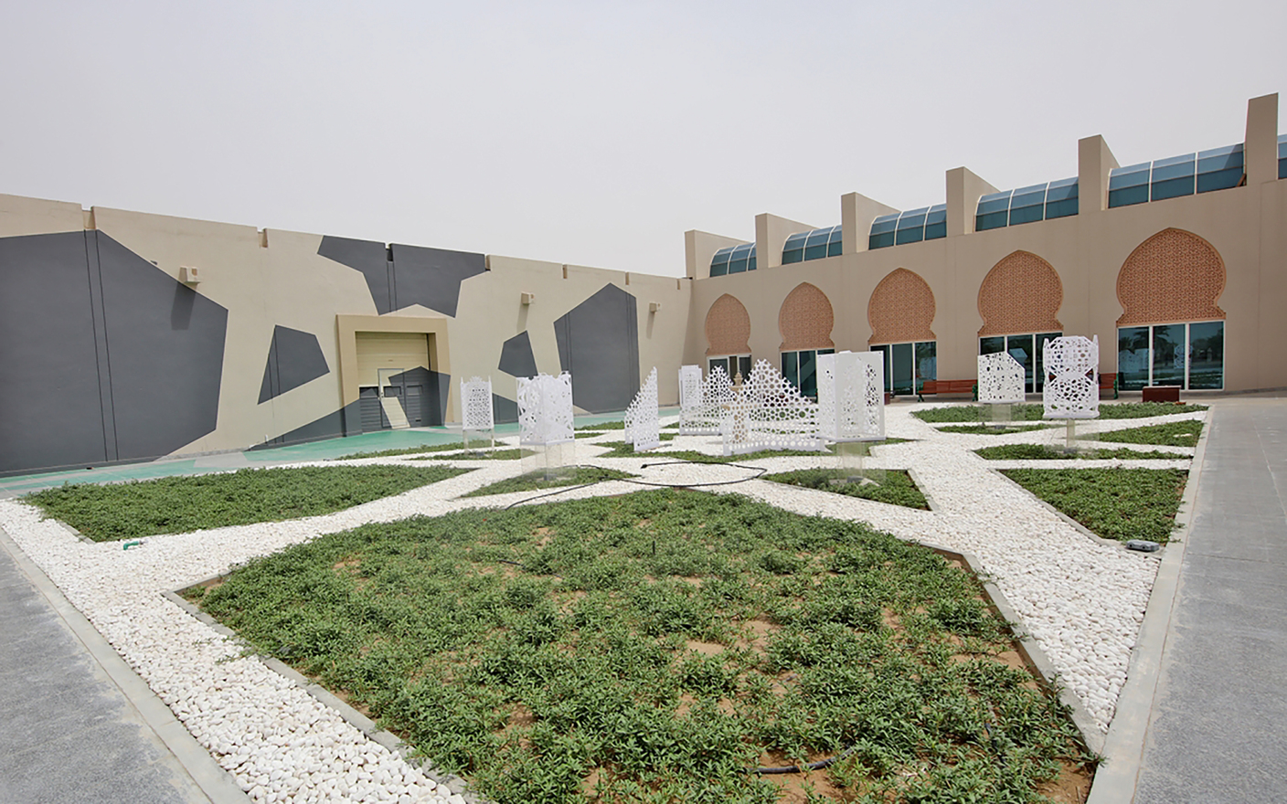"كلية الفنون الجميلة والتصميم بجامعة الشارقة رافد أكاديمي يبرز تطور التراث / أرشيفية"
