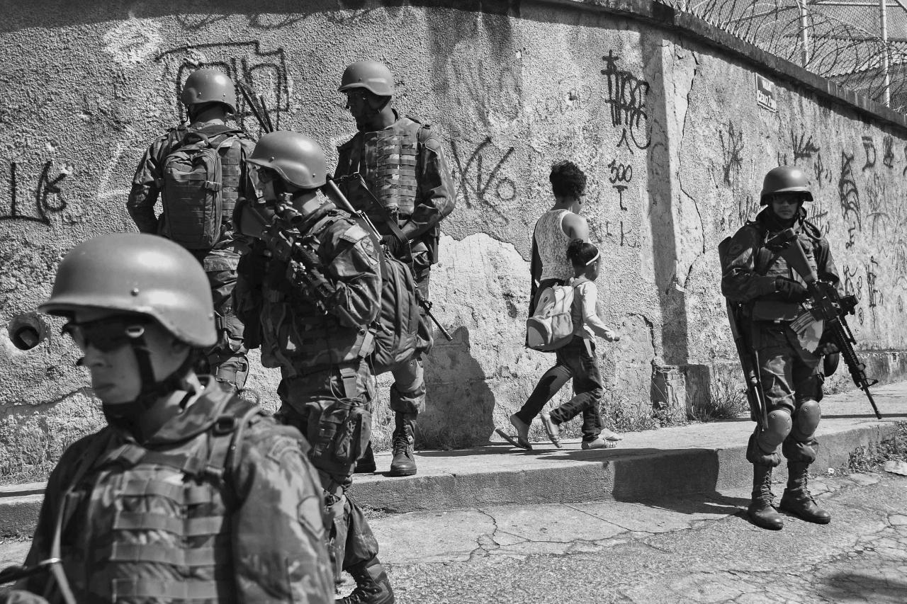 "1985 عودة البرازيل للحكم المدني بعد 21 عاماً من الحكم العسكري."