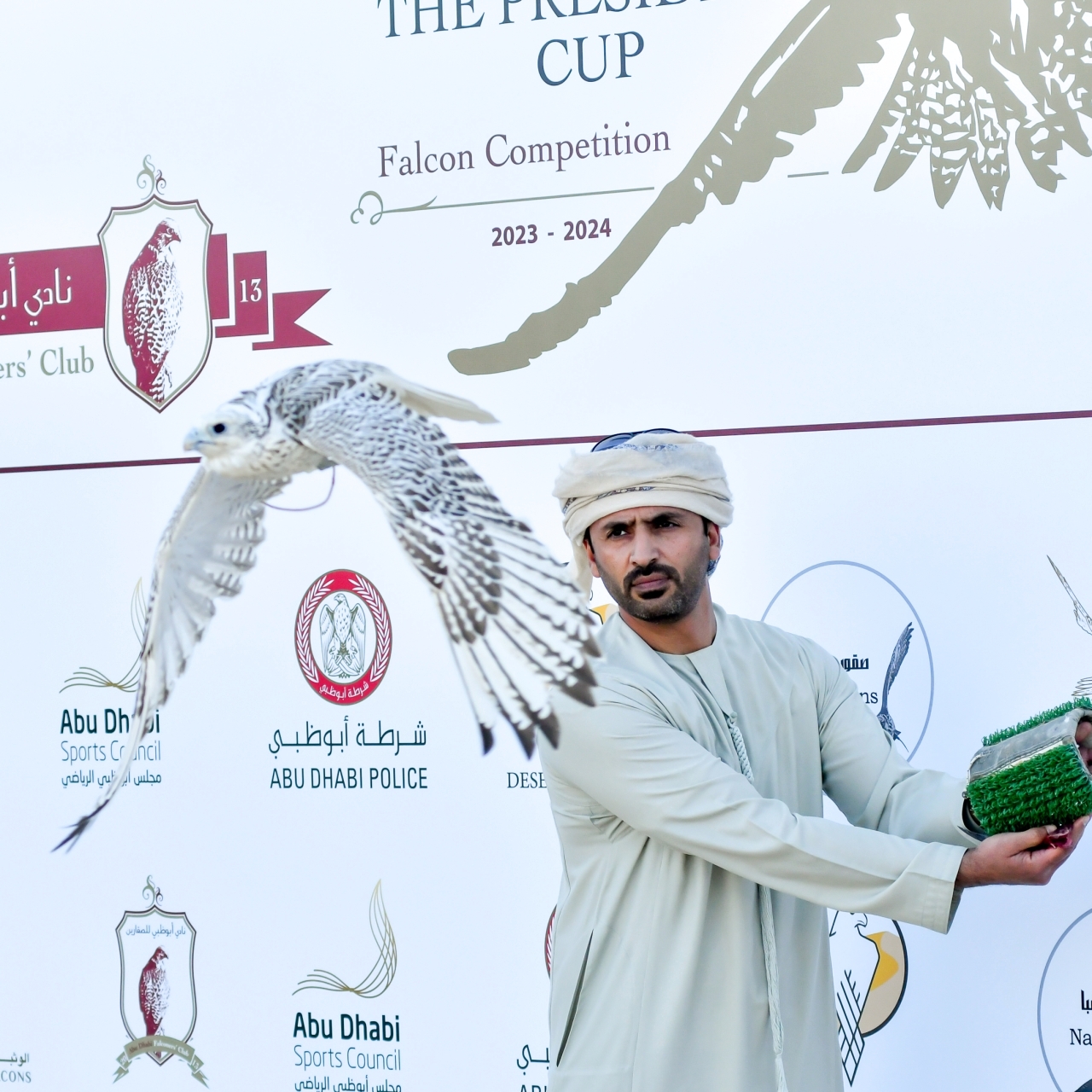 الطير «22» يتألق في كأس رئيس الدولة للصيد بالصقور