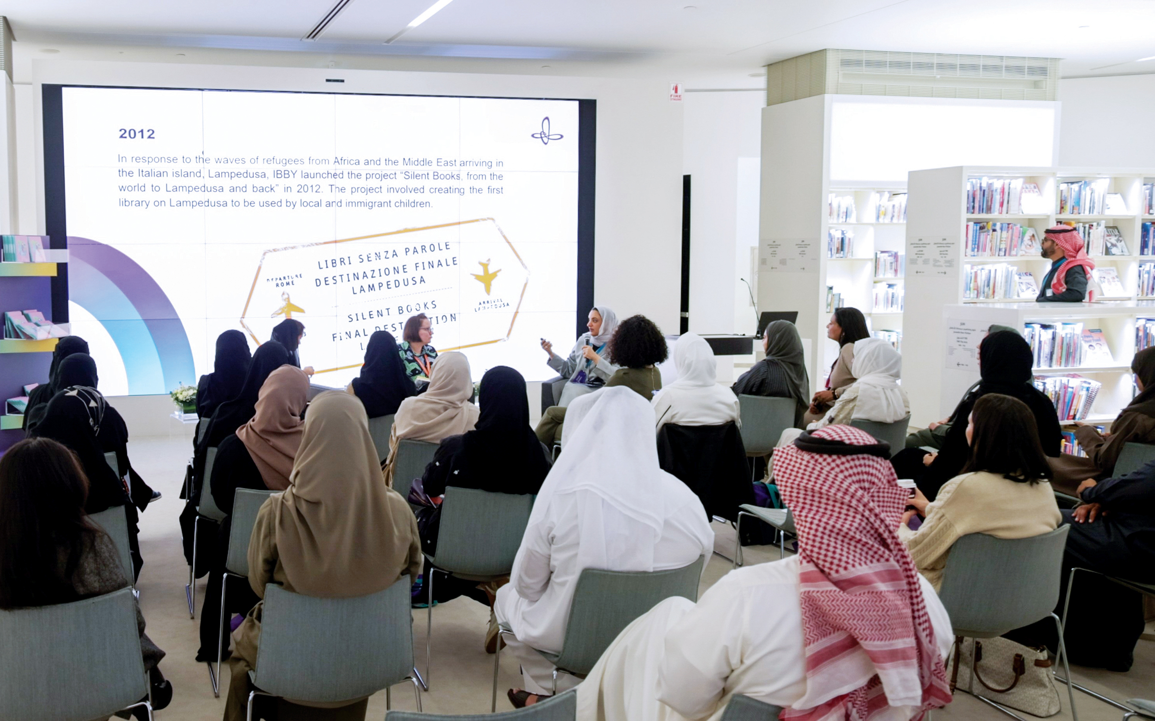 المجلس الإماراتي لكتب اليافعين يروي تجربة الإمارات في إنتاج الكتب الصامتة ونشر الحكايات الشعبية