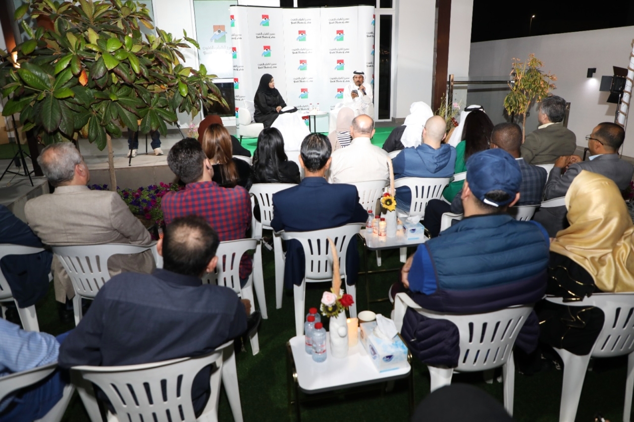 قوافٍ عذبة تعانق أنوار «أبو الفنون» ضمن «مسرح الشباب في دبي»