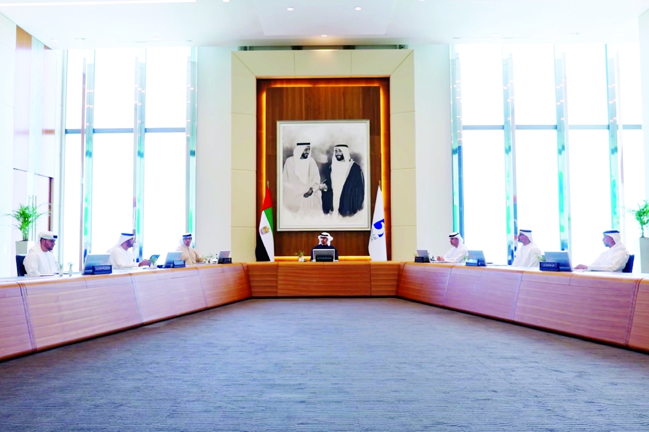 "محمد بن زايد يترأس الاجتماع بحضور منصور بن زايد وخالد بن محمد بن زايد وهزاع بن زايد وسلطان الجابر | وام"