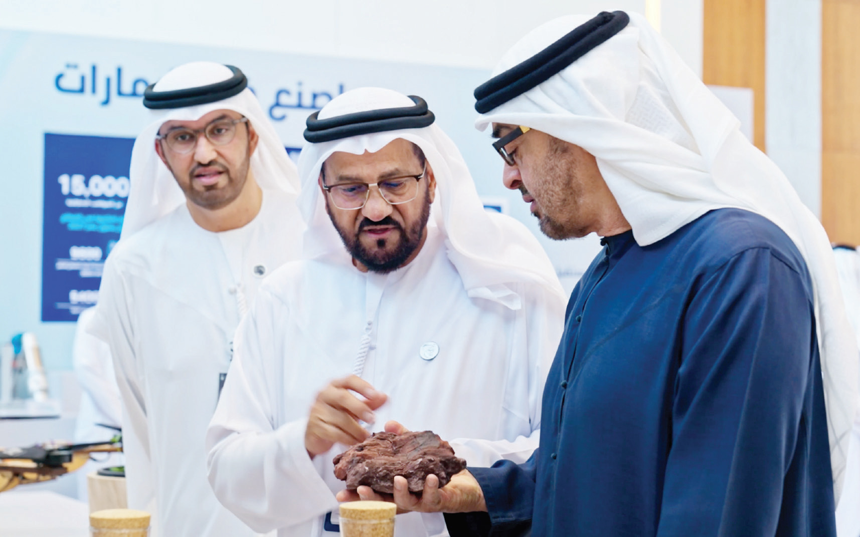 "محمد بن زايد يتعرف على مشاريع الشركة بحضور سلطان الجابر"