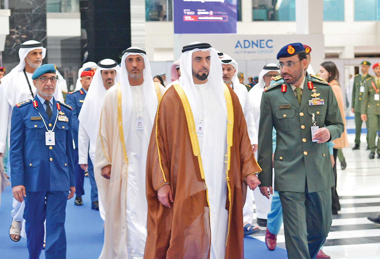 "سيف بن زايد خلال افتتاح المعرضين بحضور محمد المزروعي ومبارك الجابري وعيسى المزروعي | وام"