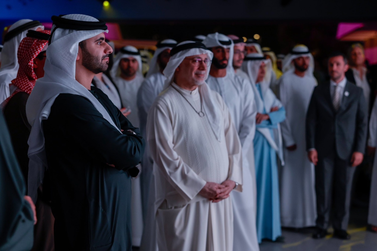 "سموه خلال الجولة بحضور كبار الشخصيات"
