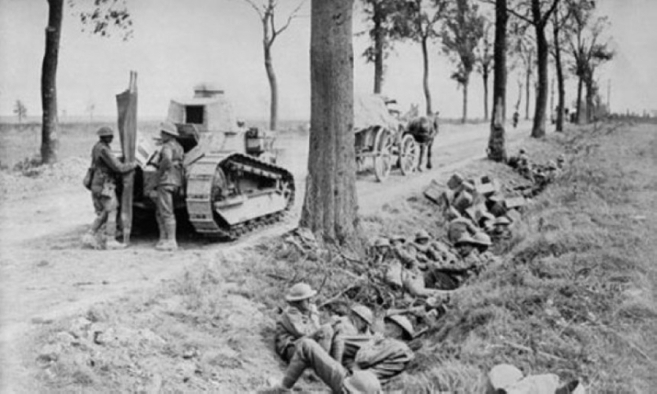 "1942 الألمان يستولون على مدينة بنغازي الليبية أثناء الحرب العالمية الثانية."