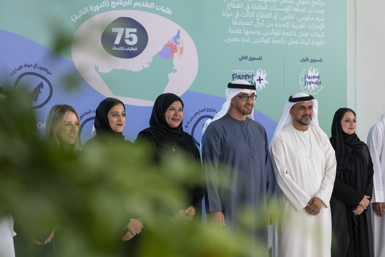 "محمد بن زايد خلال التكريم بحضور سناء سهيل"