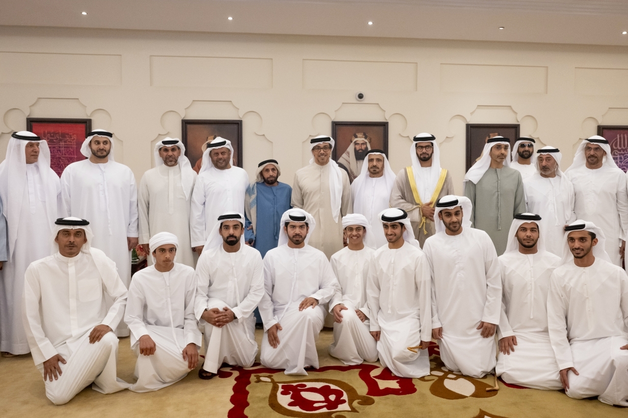 "منصور بن زايد خلال الحفل بحضور ذياب بن زايد | تصوير: محمد هشام ووام"