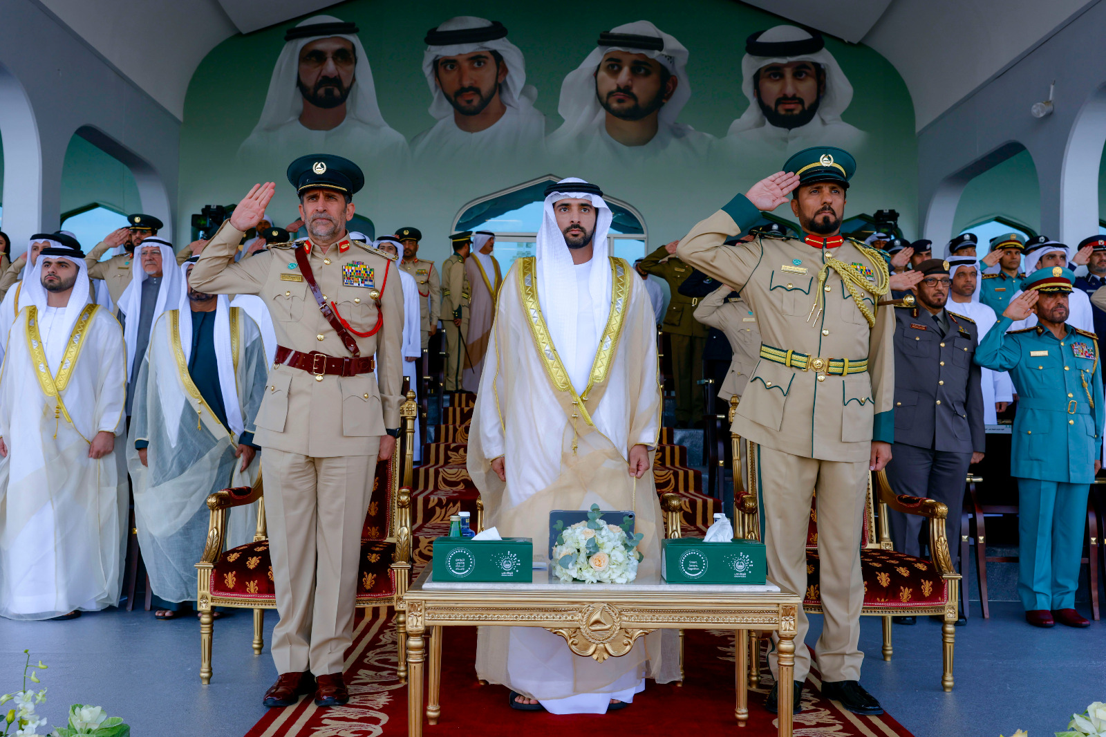 "حمدان بن محمد خلال الحفل بحضور منصور بن محمد وعبدالله المري ومحمد المري وسلطان الجمال"