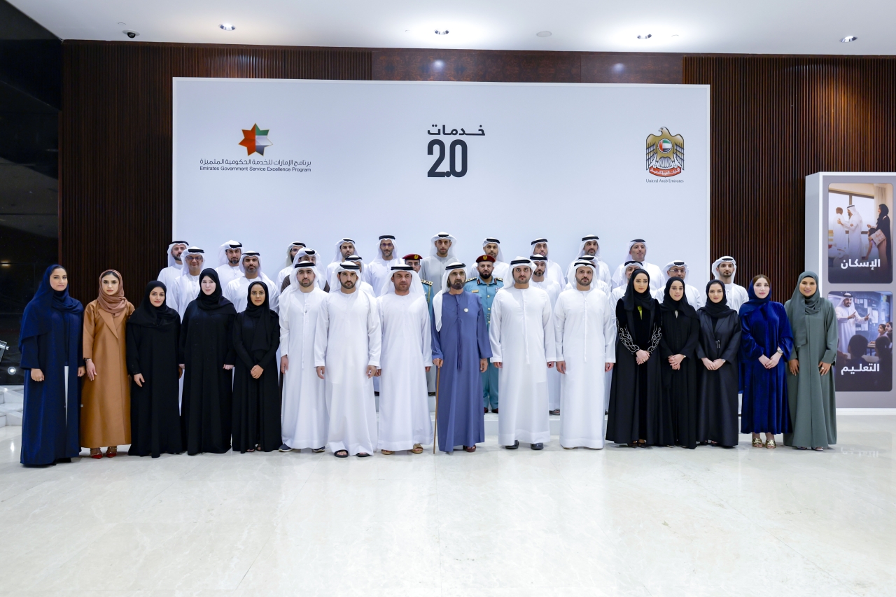 "محمد بن راشد وحمدان ومكتوم بن محمد والمشاركون في الجلسات | تصوير: خليفة عيسى"