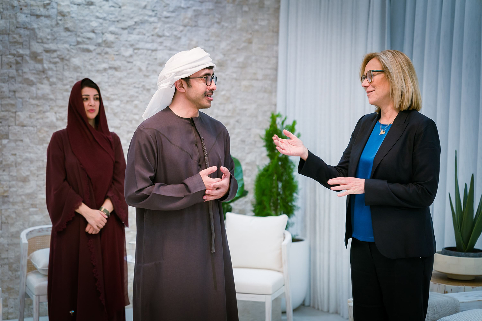 "وام"