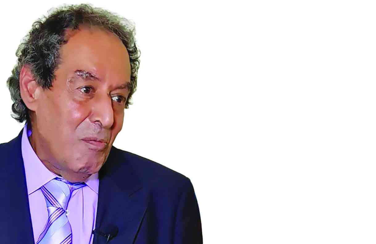 وفاة الشاعر والفنان التشكيلي المصري مجدي نجيب