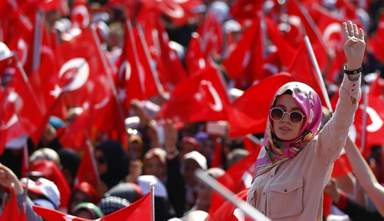 "2008 البرلمان التركي يرفع الحظر عن الحجاب."