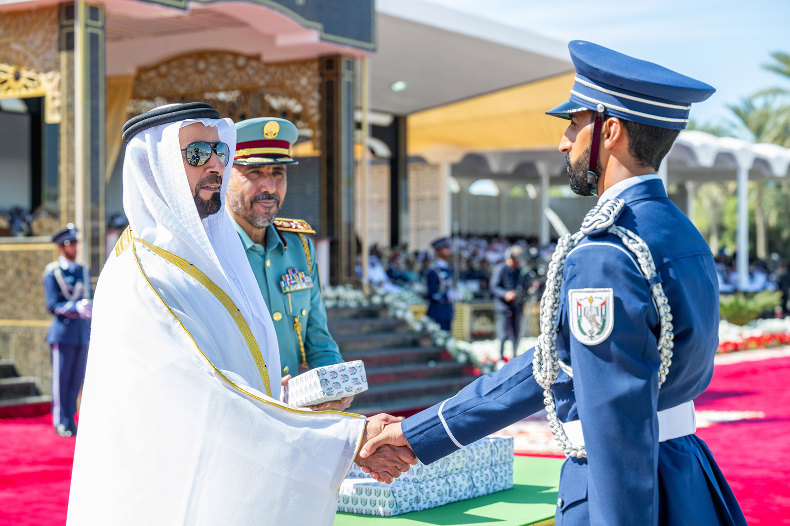 "وام"