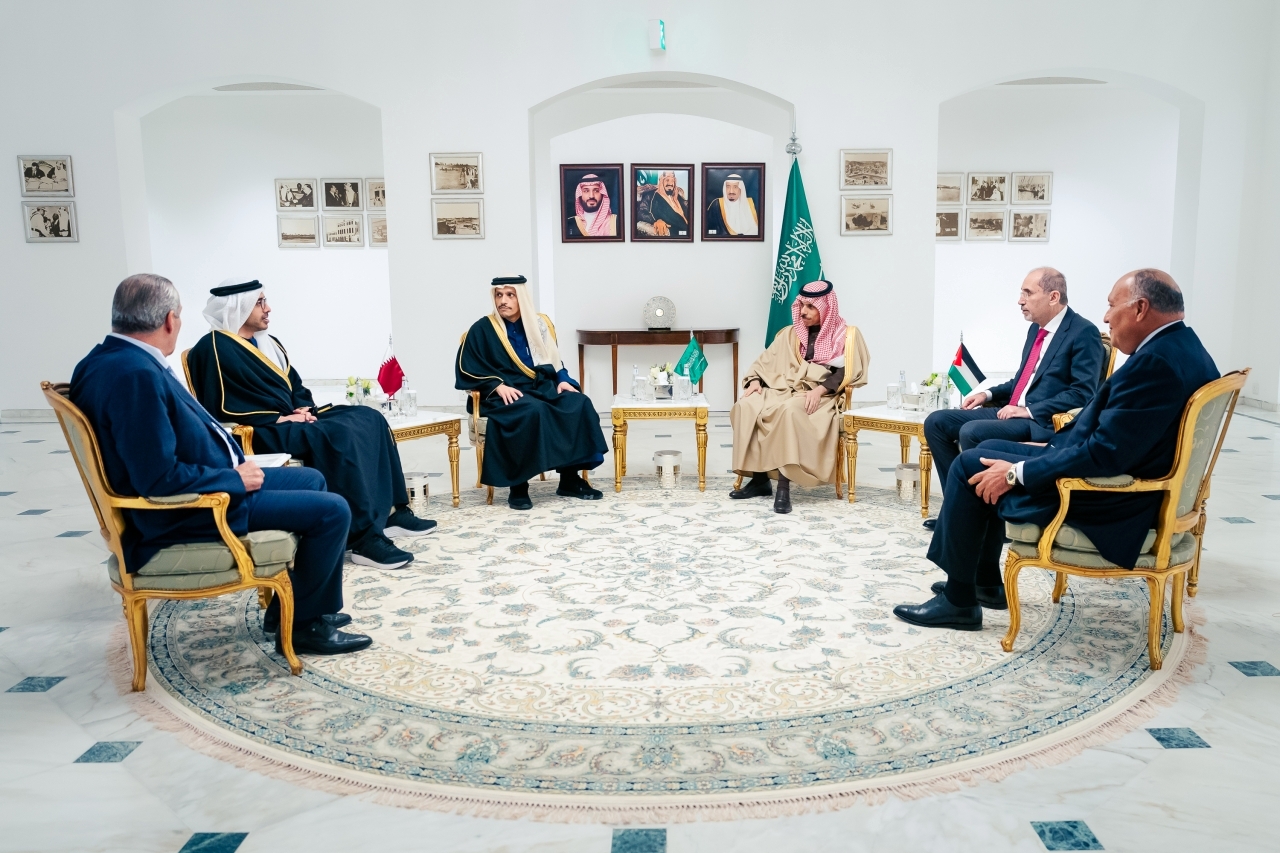 "عبدالله بن زايد خلال مشاركته في الاجتماع التشاوري الوزاري العربي بشأن غزة في الرياض | وام"