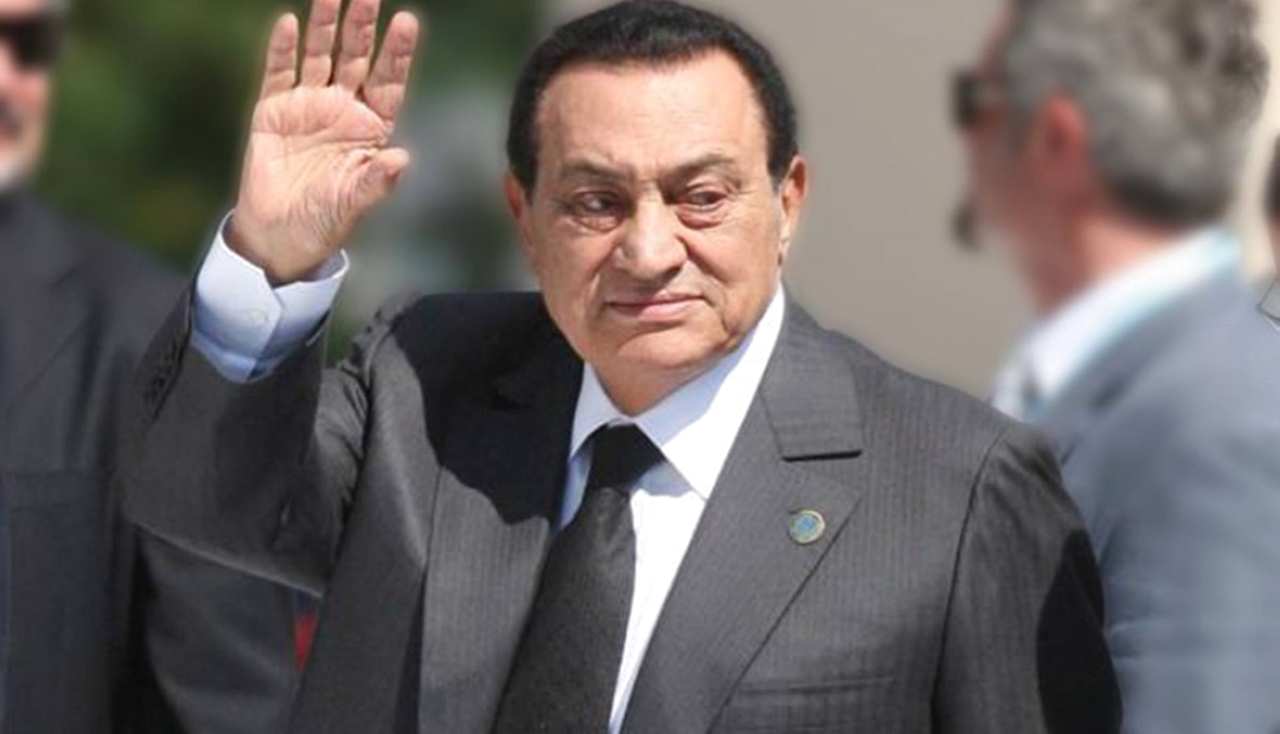 "2011 الرئيس المصري محمد حسني مبارك يفوض صلاحياته لنائبه عمر سليمان."