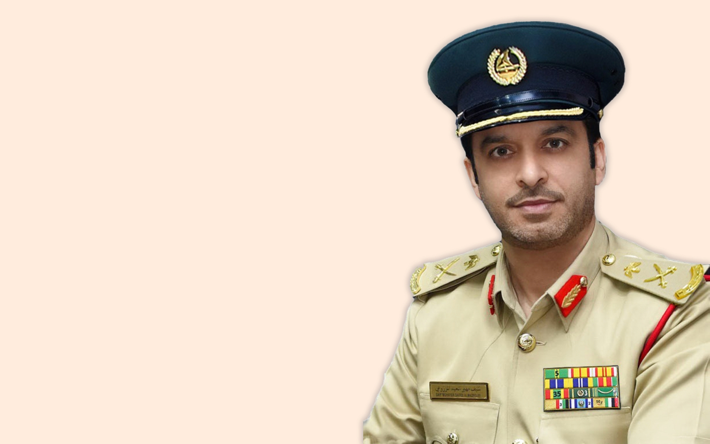 شرطة دبي تحذر من خروج الركاب من نوافذ المركبات