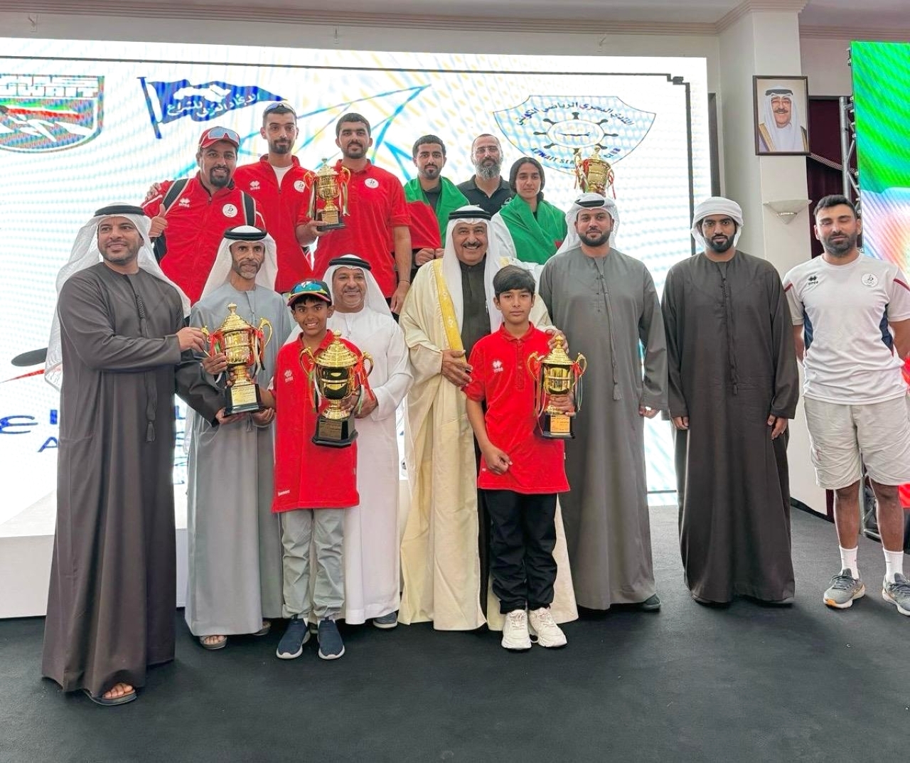 منتخب الإمارات للشراع الحديث بطل العرب    