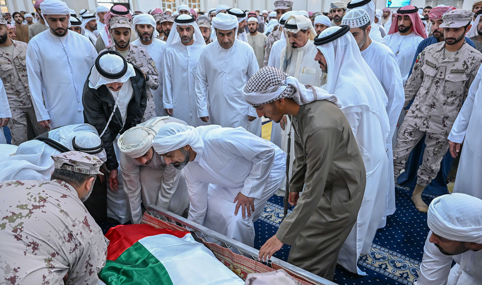 "وام"