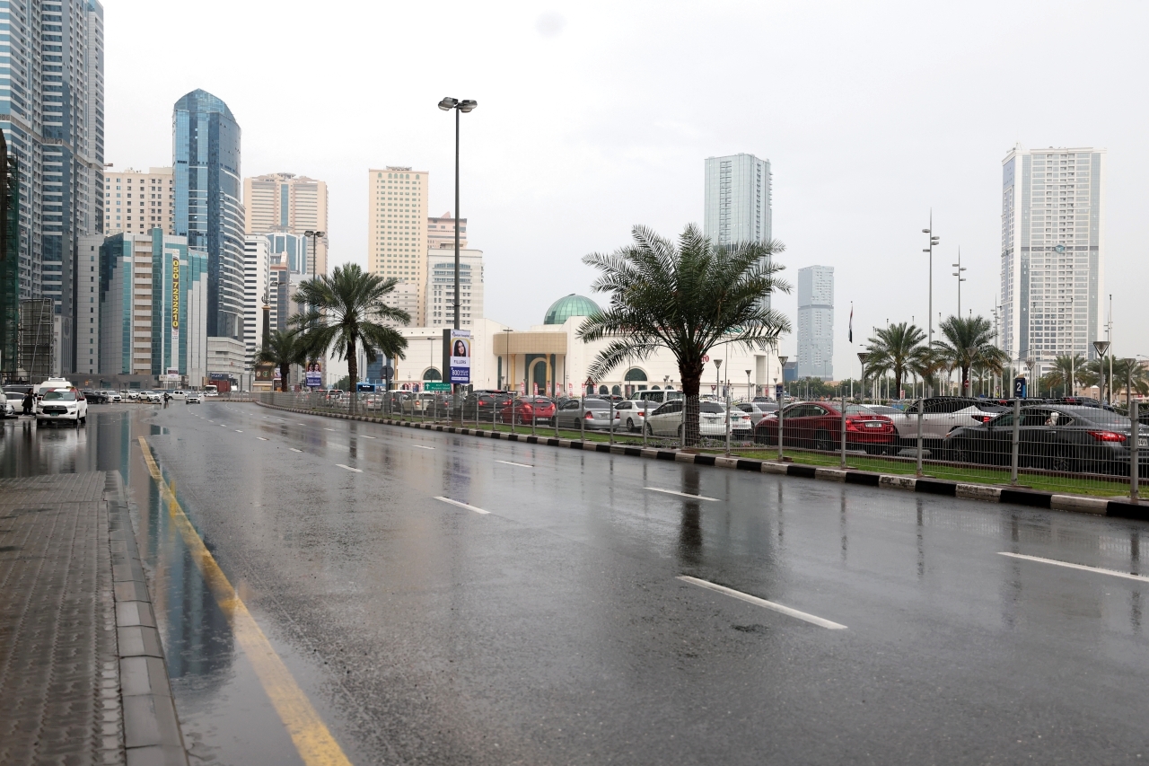 "جانب من الأمطار في شوارع الشارقة"