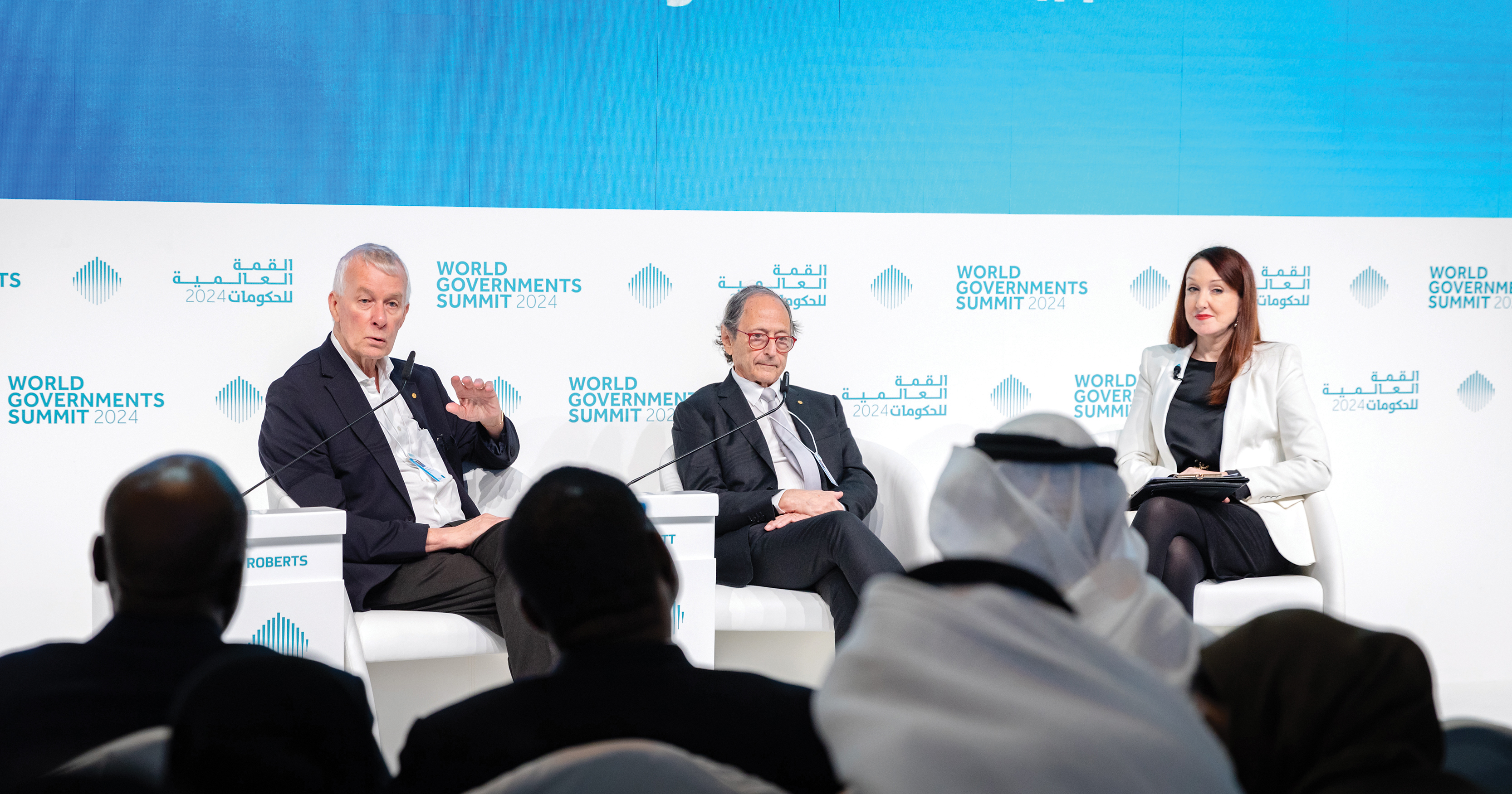 فائزان بـ«نوبل» يدعوان الحكومات لتوظيف الذكاء الاصطناعي في القرارات واستثمار الأجيال
