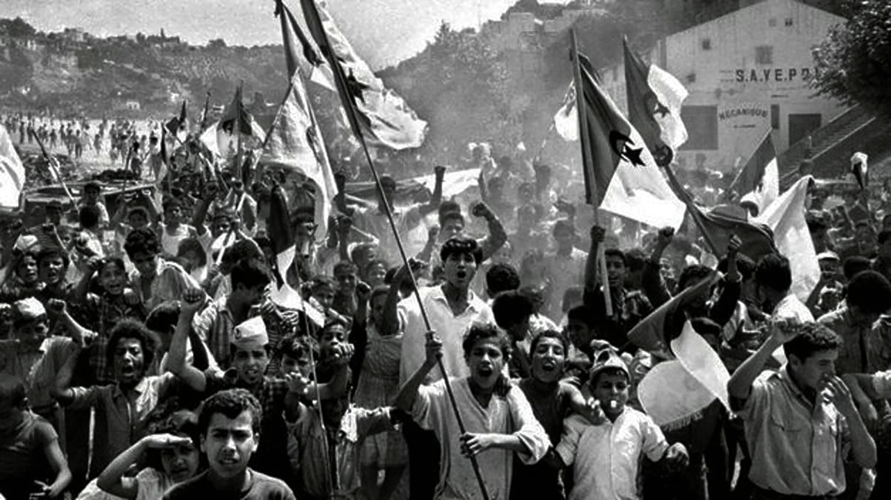 "1989 إحياء اليوم الوطني للشهيد في الجزائر للمرة الأولى بهدف إرساء الروابط بين جيل الثورة ومن بعده."