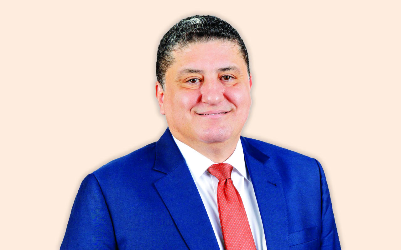 "رائد العواملة"