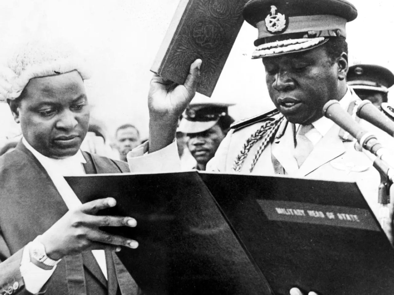 "1971  اللواء عيدي أمين يعين نفسه رئيساً لأوغندا بعد انقلابه العسكري على سلفه ميلتون أوبوتي."