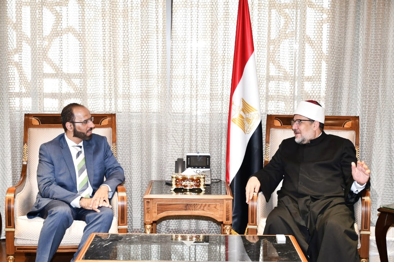 «أوقاف دبي» تستعرض مشروعاتها الإنسانية واستثماراتها الخيرية بمصر