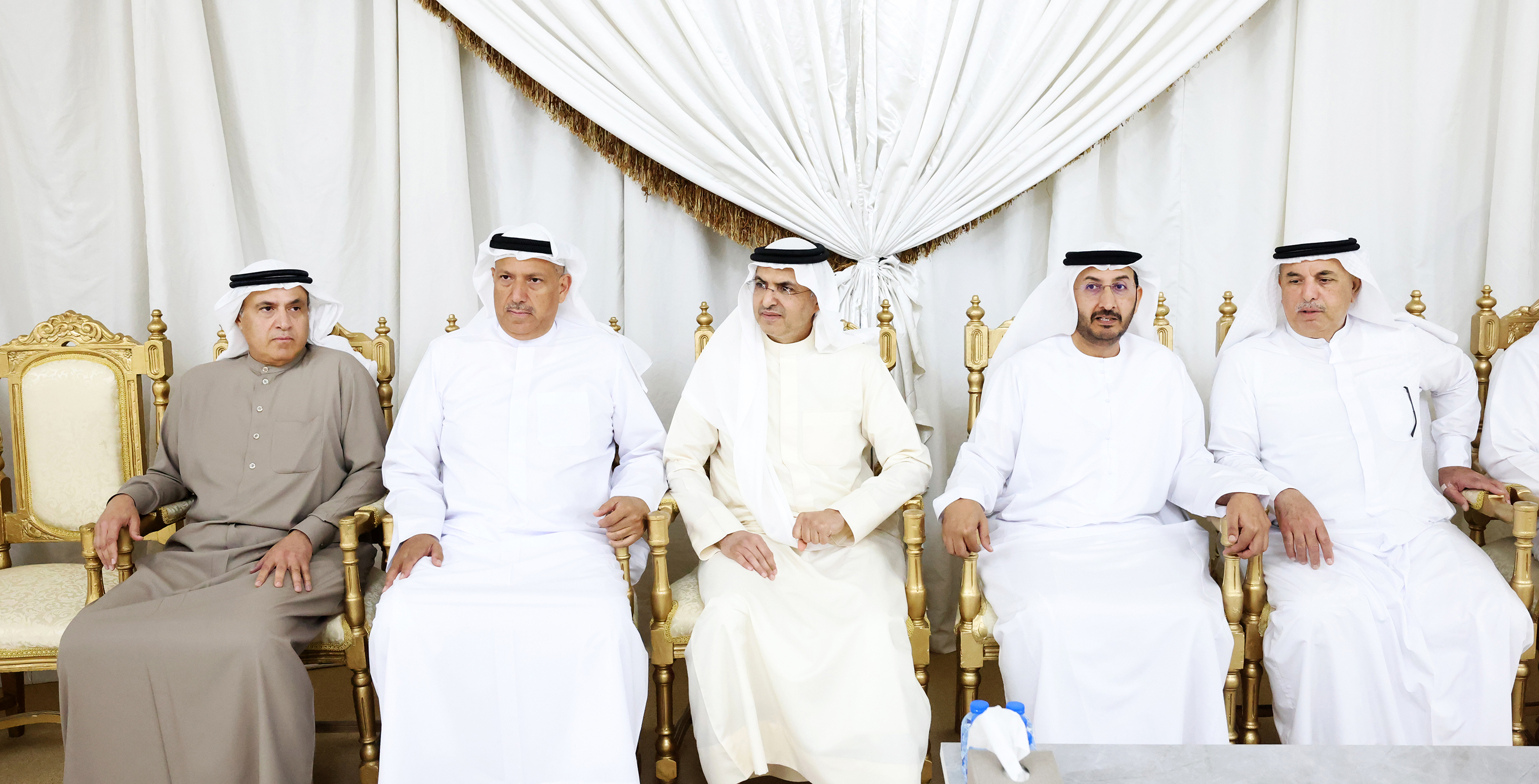 "عبدالله آل صالح ومحمد سعيد بن ثاني وعبدالله الغرير\r\nوجمعة الغرير وحمد الغرير"