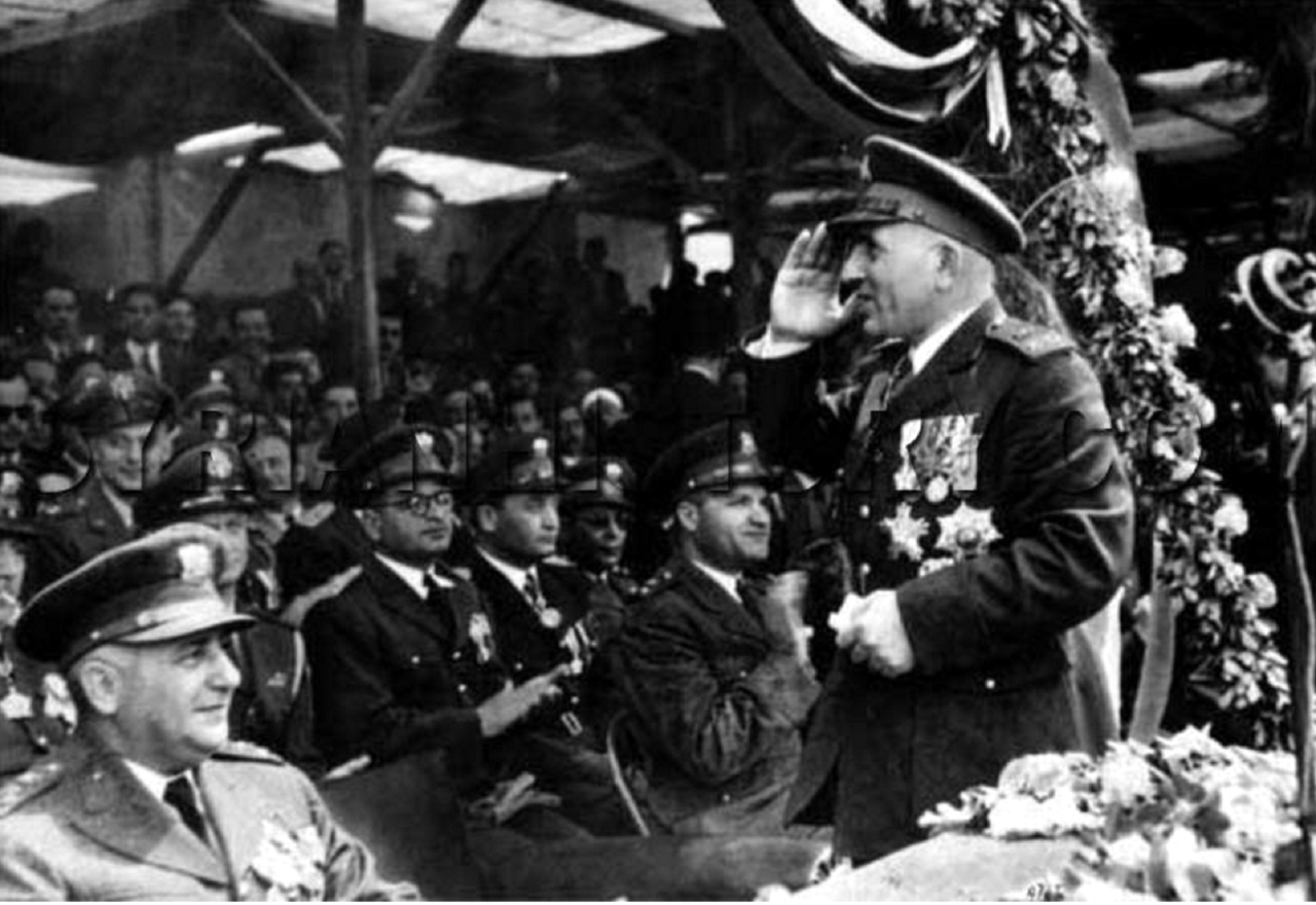 "1954 الرئيس السوري أديب الشيشكلي يفر إلى بيروت بعد انقلاب أنهى فترة حكمه الثانية."