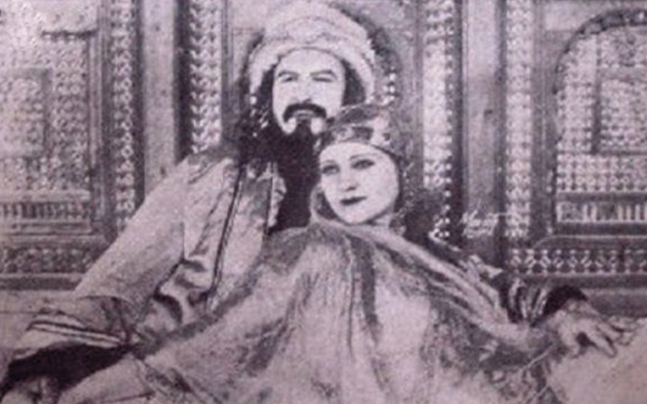 "1935 «شجرة الدر» أول فيلم مصري ناطق، بطولة آسيا وماري كويني وإخراج أحمد جلال."