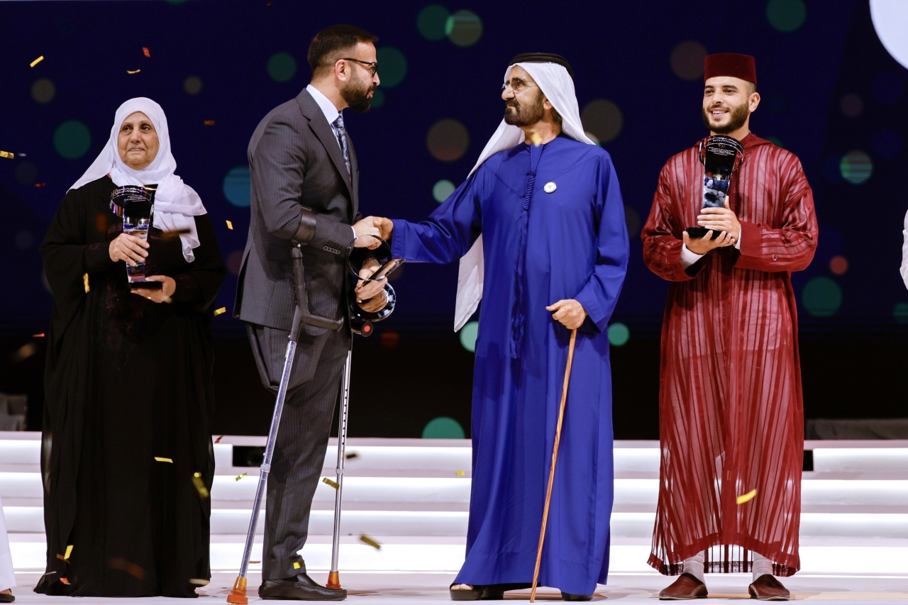محمد بن راشد: آلاف القصص في «صناع الأمل».. والجميع فائز