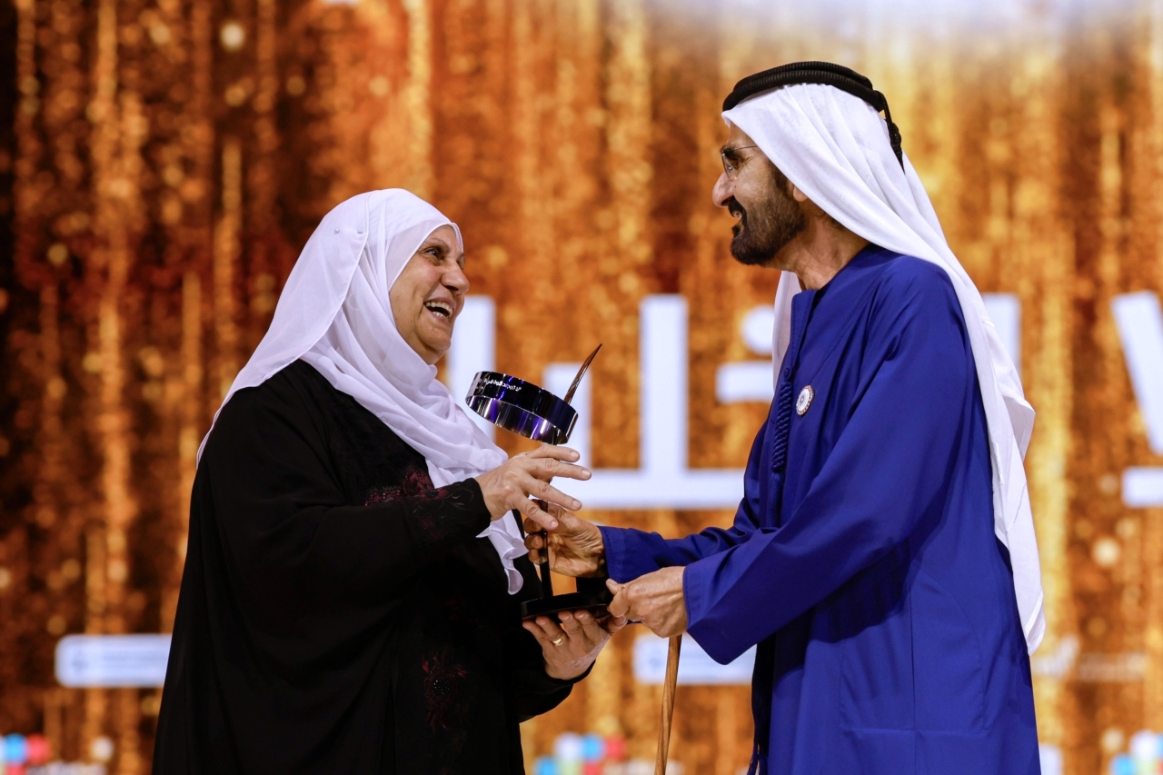 "محمد بن راشد مكرماً فتحية المحمود"