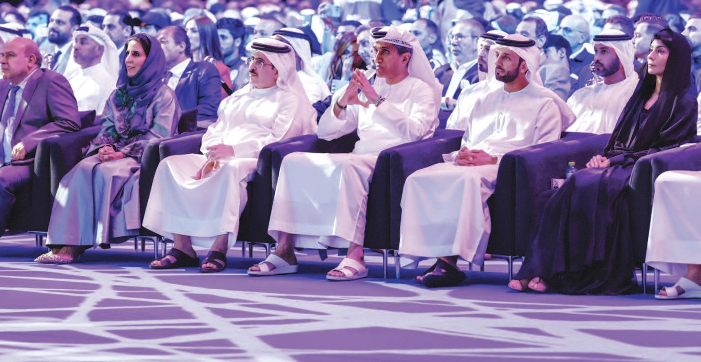 "مريم الحمادي وعبدالله البسطي وسعيد الطاير"