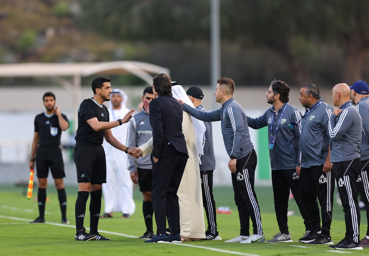 "الحكم سلطان عبد الرزاق وحديث مع الجهاز الفني لخورفكان | البيان"