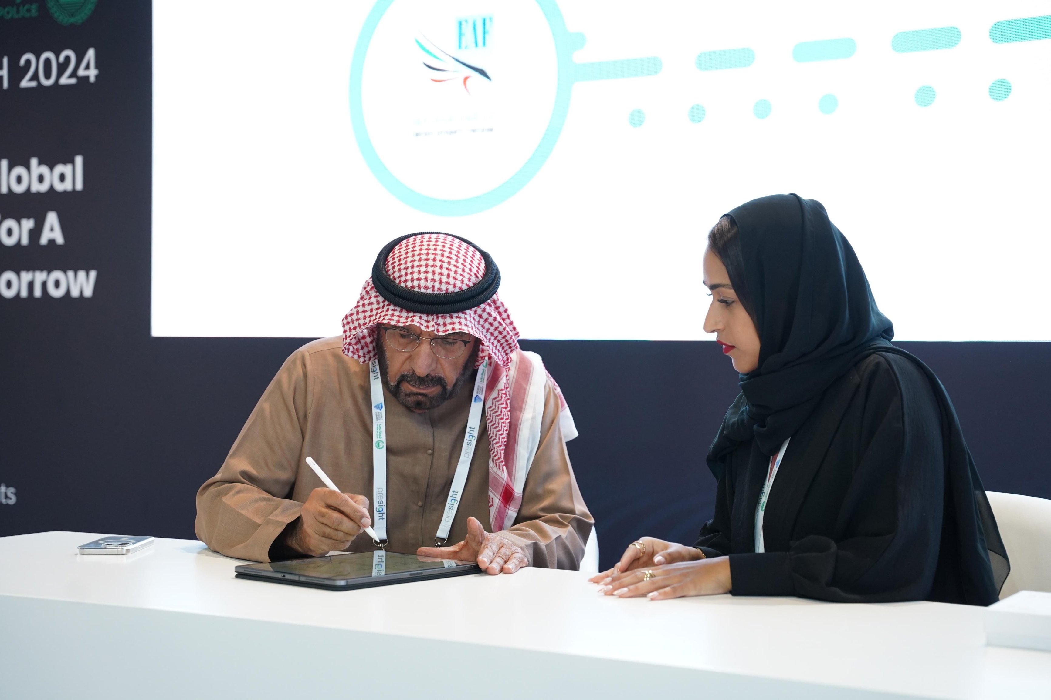مذكرة تفاهم بين شرطة دبي واتحاد الإمارات للرياضات الجوية