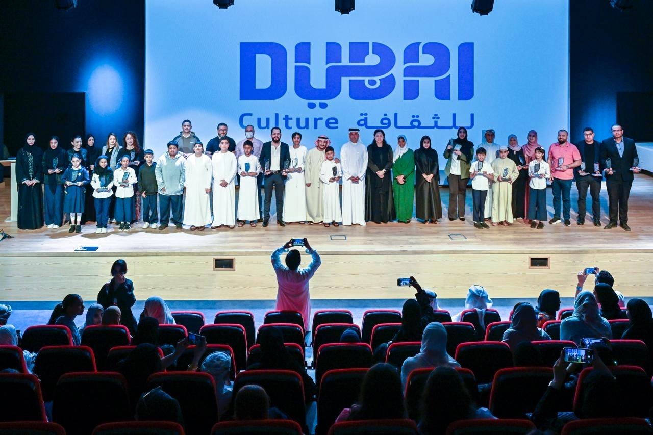 «دبي للمسرح المدرسي» يوصي بتوثيق علاقة الأجيال بلغة الضاد