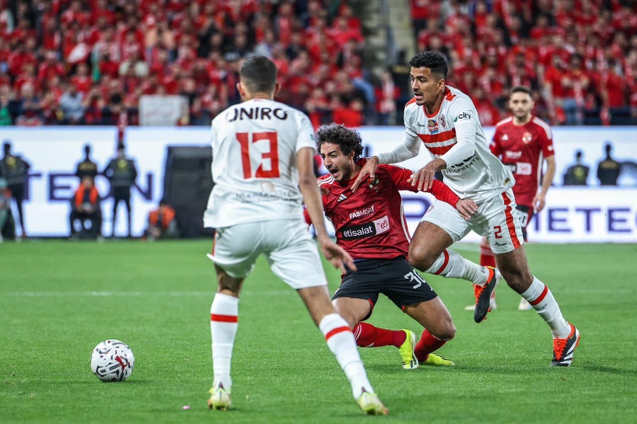 واقعة مؤسفة في نهائي كأس مصر بين الأهلي والزمالك بالسعودية (فيديو)