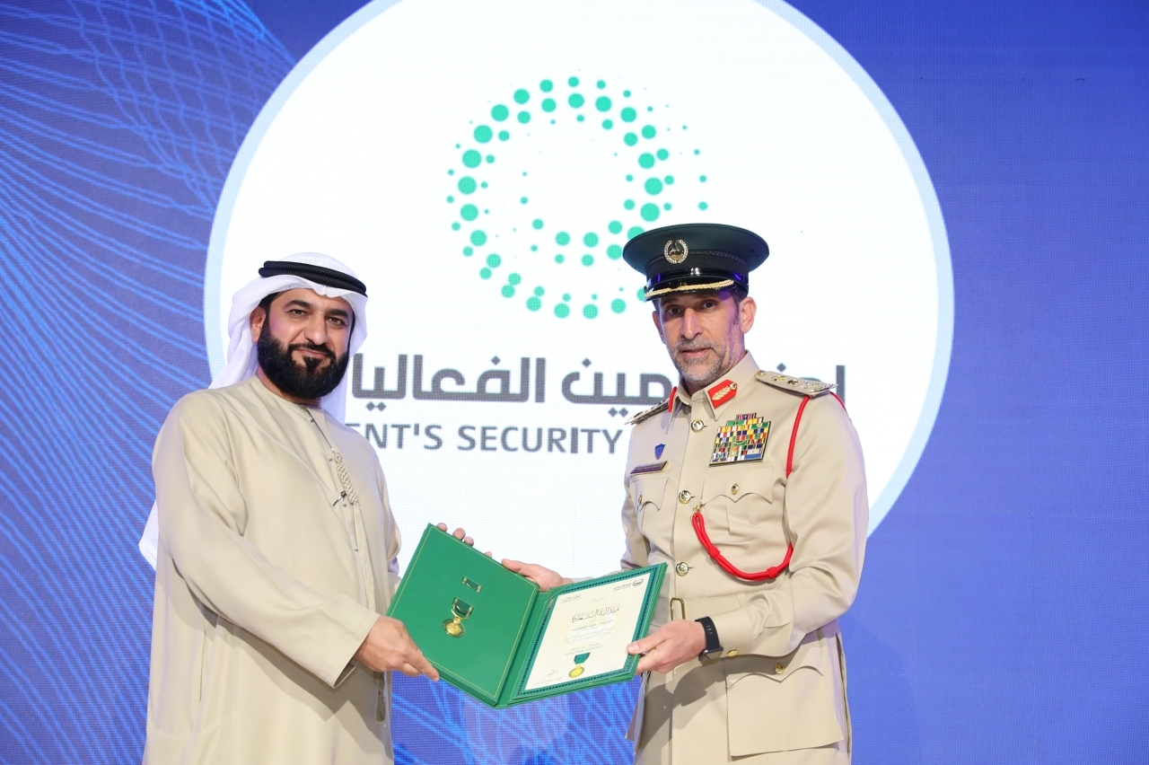شرطة دبي تكرم أعضاء لجنة تأمين الفعاليات في الإمارة