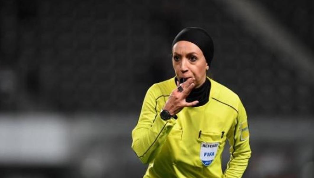غدا الأربعاء .. لأول مرة سيدة تشارك في تحكيم مباراة ديربي الدوري الإيراني