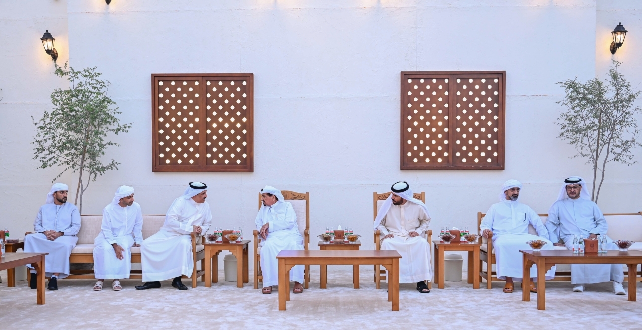 "حميد النعيمي مستقبلاً المهنئين بحضور عمار بن حميد | وام"