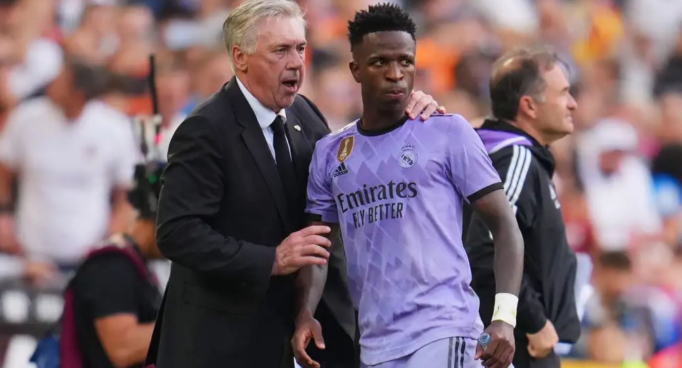 كارلو أنشيلوتي مدرب ريال مدريد يدعو لعدم التسامح مع العنصرية
