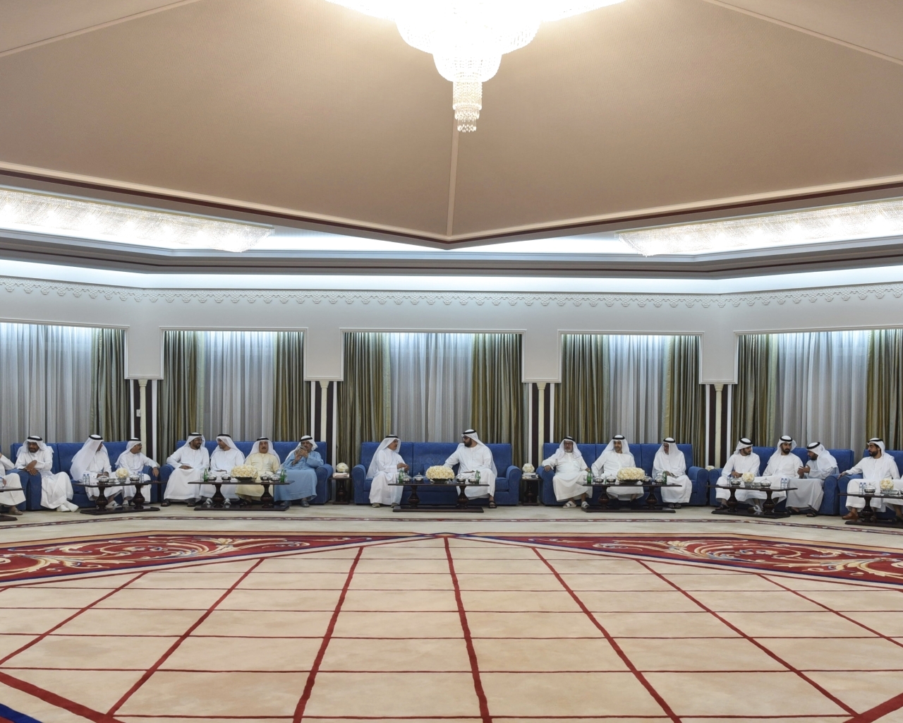 "ولي عهد أم القيوين خلال استقبال المهنئين"