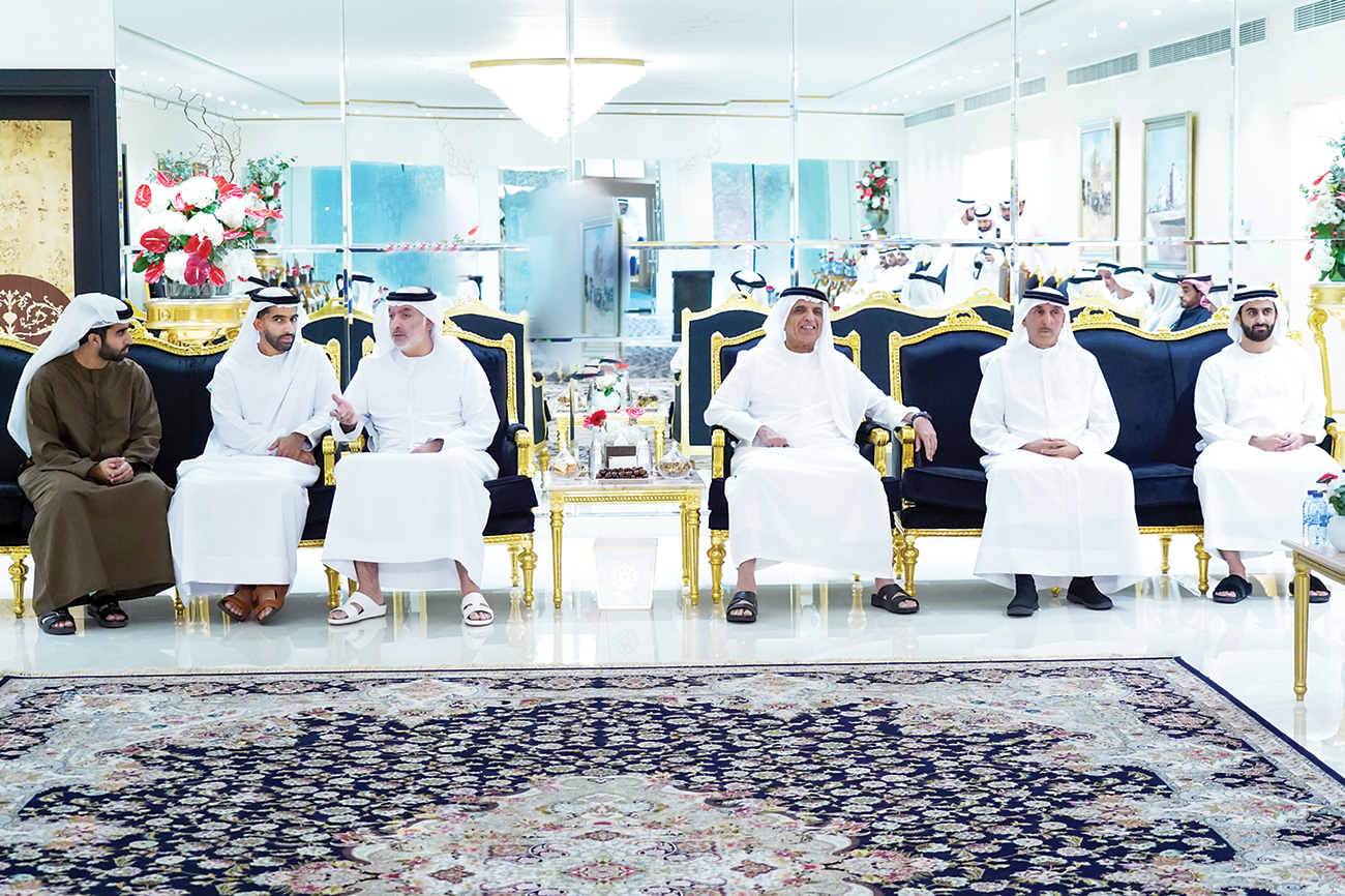 "سعود بن صقر خلال استقبال المهنئين بالشهر الفضيل| وام"